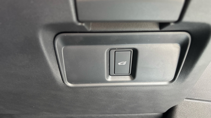 Land Rover Range Rover Evoque 2.0 D200 Hoxton Edition 5dr Auto Diesel Hatchback - Image 33